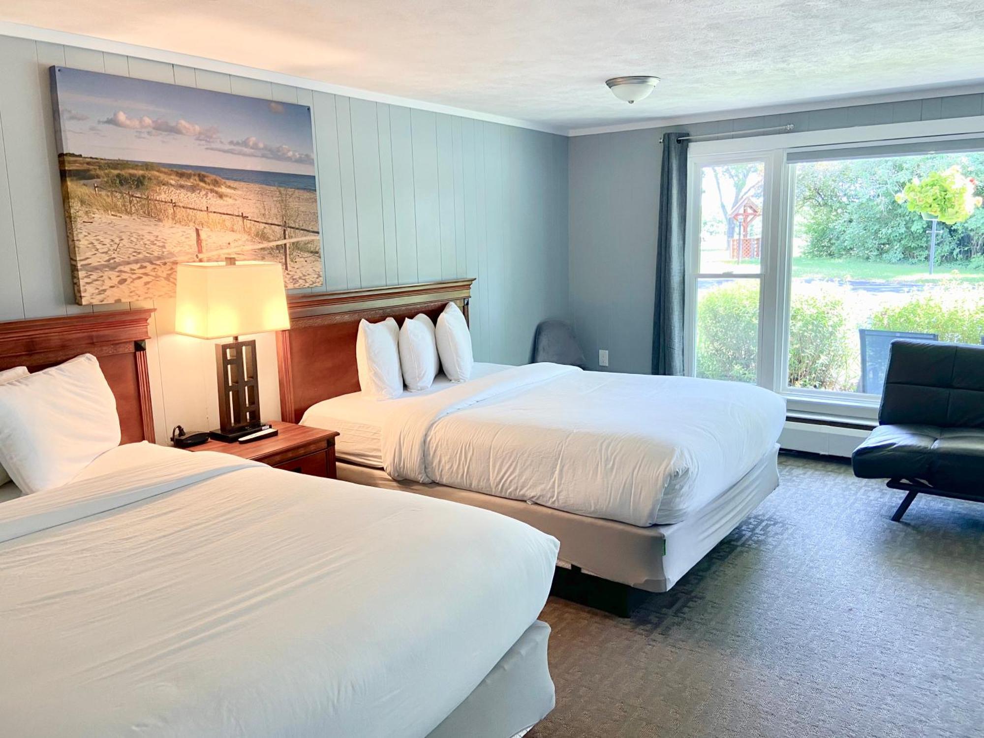 Lakeshore Hotel 3*